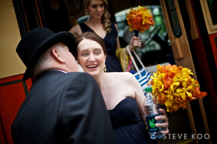 chicago-trolley-wedding-photo