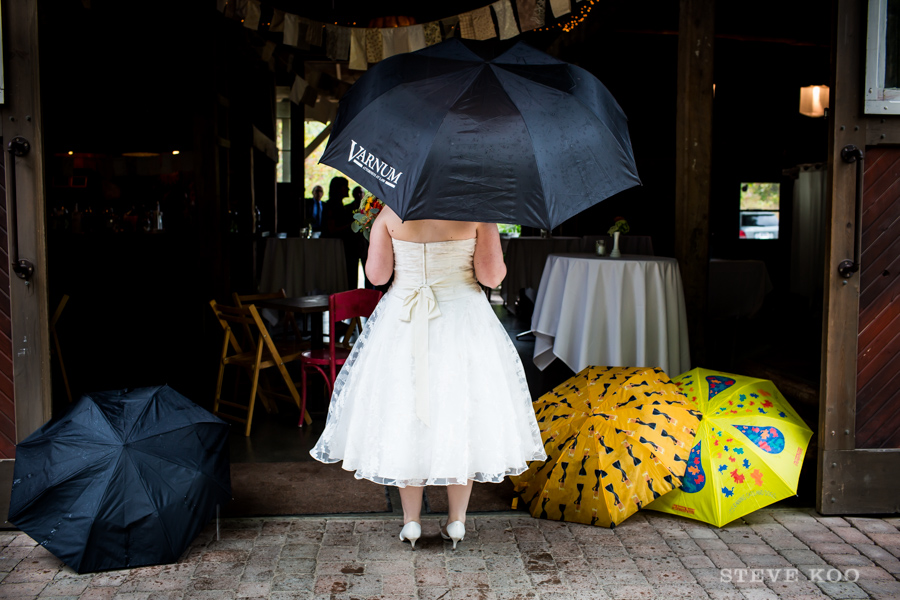 bride-umbrella
