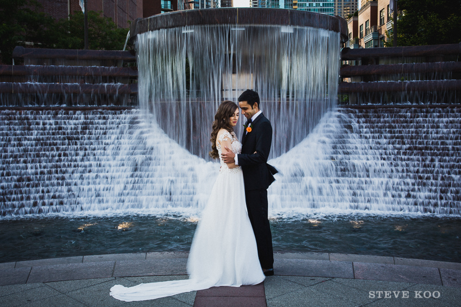 fountain-wedding-photo