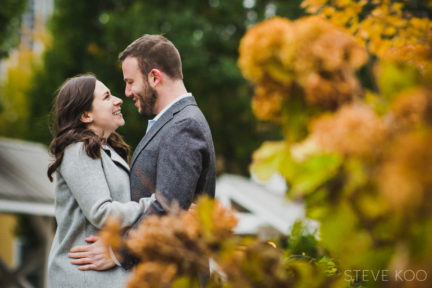 fall-lincolnpark-engagement-photo-03