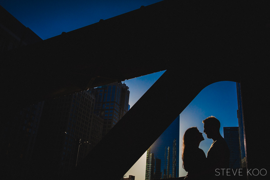 downtown-chicago-engagement-picture-07